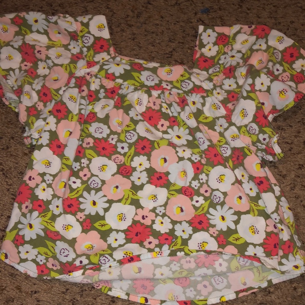 Girl’s floral top
